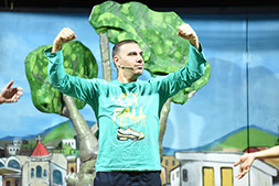 مسرح السراج مسرحيات وفعاليات لجميع الاجيال